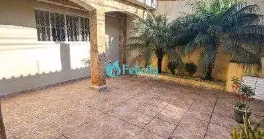 Sobrado com 3 dorms, 2 suítes, 2 vagas, no city pinheirinho