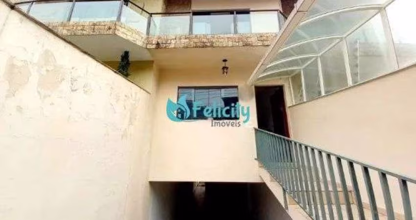 Sobrado com 2 suítes, 3 vagas, 126 m² na Vila Mangalot