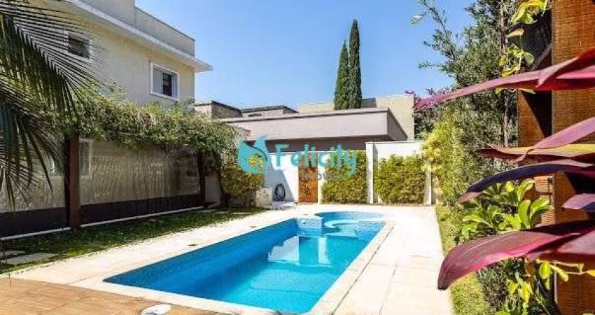 Casa de Condomínio com 3 suítes, 4 vagas, 245m2 em Alphaville