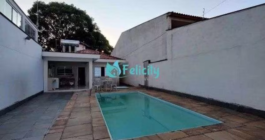 Casa Térrea com 2 dorms, 1 suíte, 2 vagas, 313m2 no Pq. Maria Domitila