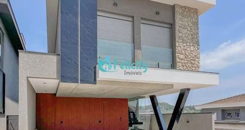 Casa de Condomínio com 3 suítes, 6 vagas, 265m2 em Alphaville