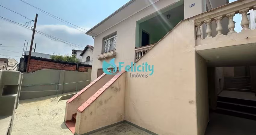 Casa térrea com 3 dormitórios, 2 vagas de garagem, 400m2 de terreno em Pirituba