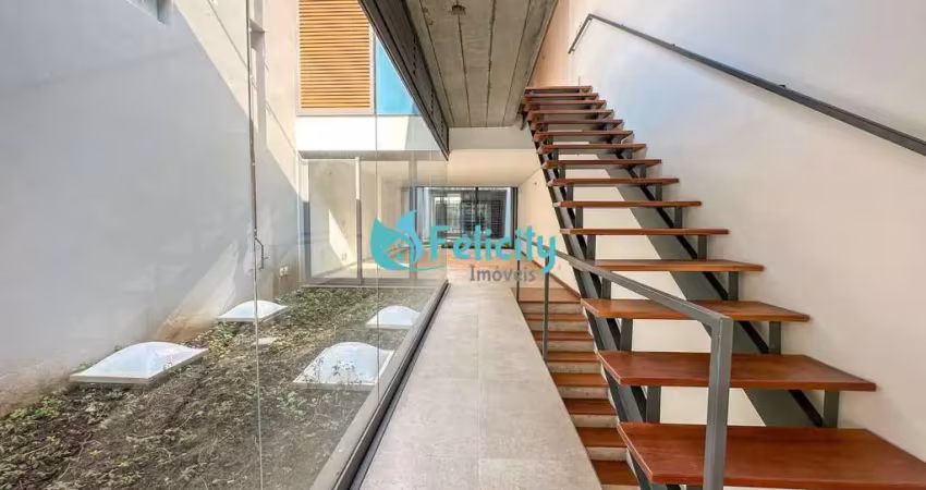Sobrado com 3 suítes, 2 vagas, 280m2 na vila madalena