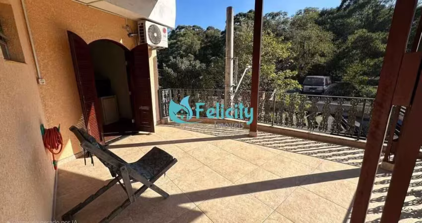 Sobrado com 3 dorms, 1 suíte, 4 vagas, 244m2 no jardim regina