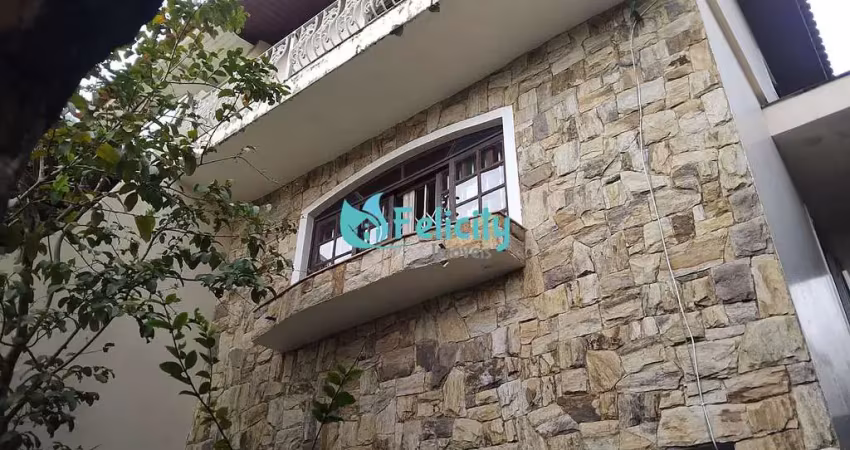 Sobrado com 3 dorms, 1 suíte, 4 vagas, 229m2 no jardim regina