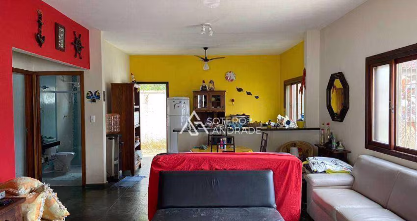Casa em condomínio em meio a natureza na praia Massaguaçu