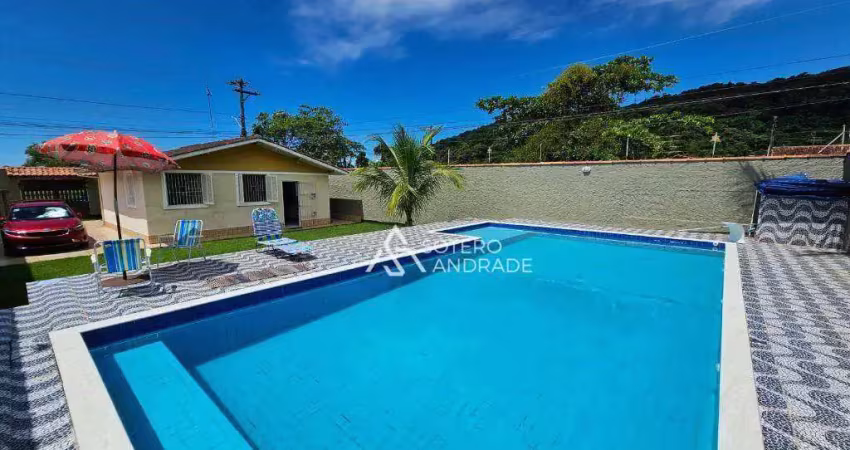 Linda casa com piscina na praia Massaguaçu