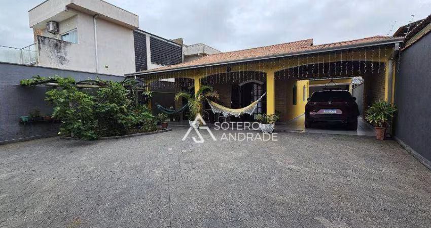 Linda casa com excelente localização no Pontal Santa Marina em Caragua