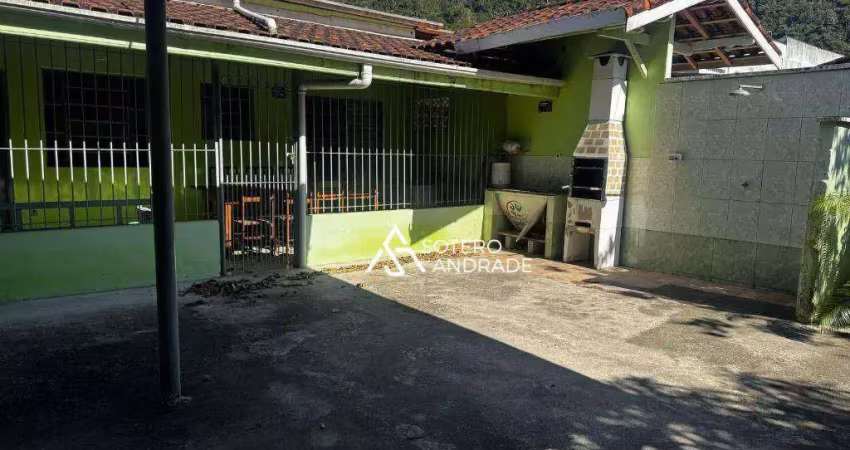 Casa com 2 quartos para alugar na Rua Vinte de Abril, 77, Massaguaçu, Caraguatatuba