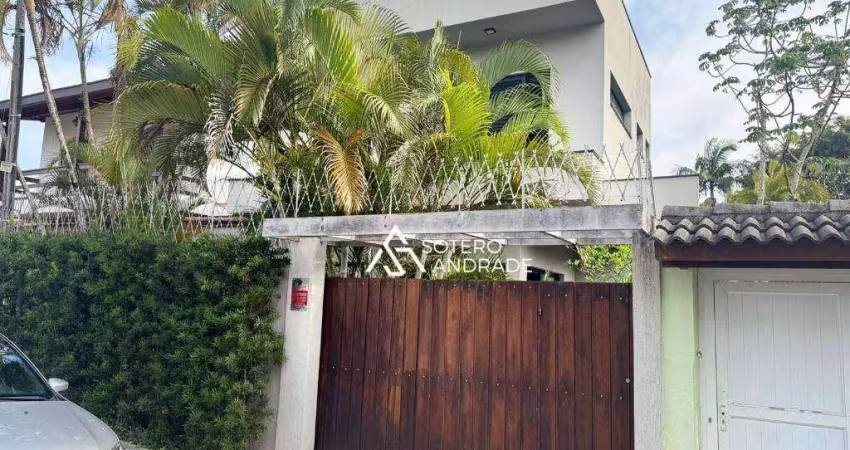 Lindíssima casa  com piscina próximo a praia no jardim capricórnio