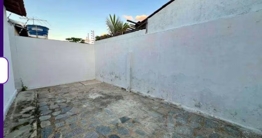 Casa à venda em rua pública, TRÊS IRMÃS, Campina Grande, PB