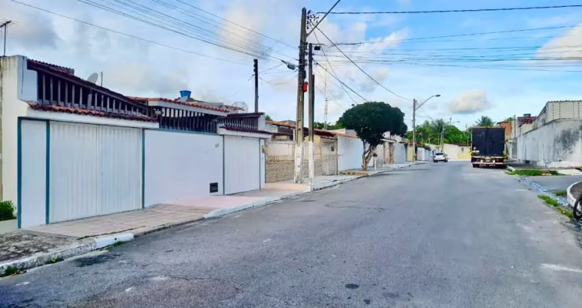 Casa com 3 quartos à venda na Rua Doutor Francisco Gazaneo, 6, Feitosa, Maceió