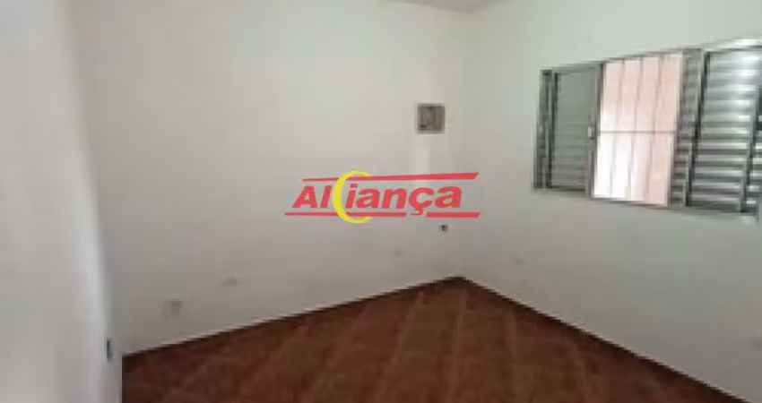 Casa para alugar, 2 quartos 50m², taboão - guarulhos por r$ 1.300,00