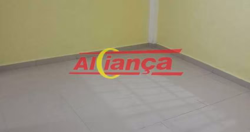 Sobrado com piscina para alugar com 3 quartos e 1 vaga coberta, Jd. Cumbica - Por R$ 2.700,00