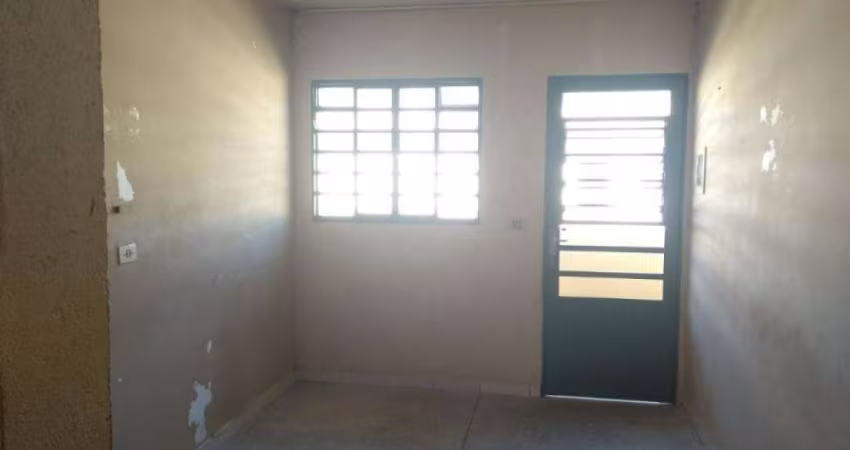 ÓTIMA CASA 51,71M² COM 2 DORMITÓRIOS E 1 VAGA DE GARAGEM - VILA RIO DE JANEIRO Por R$ 1.409,14