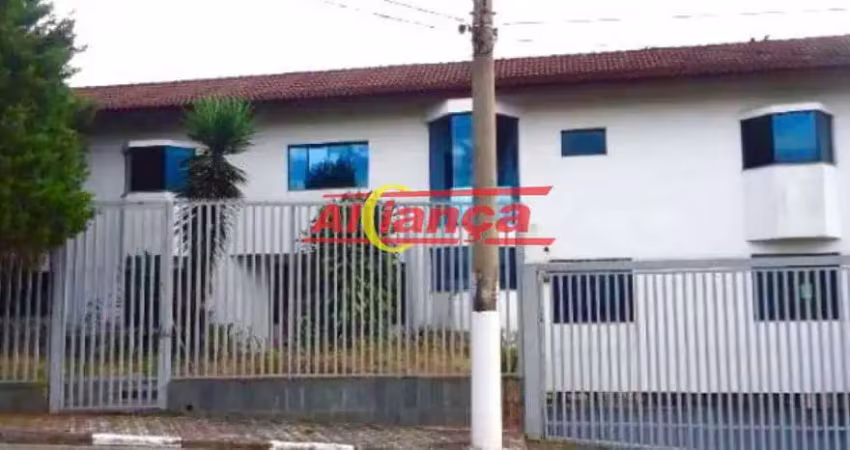 Sobrado para alugar com 05 quartos, sendo 2 suítes , 740m² - Center Ville- Arujá/SP por R$15.000,00