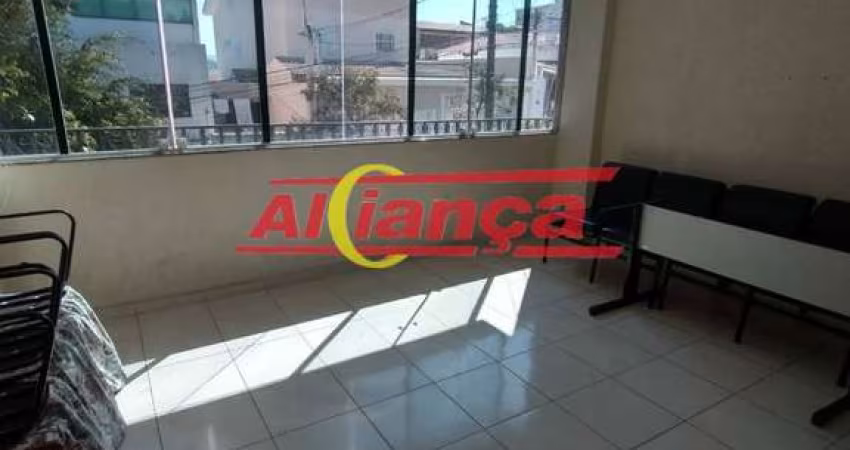 Casa comercial para alugar com 2 quartos e 1 vaga de garagem, Bom Clima - Por R$ 2.000,00