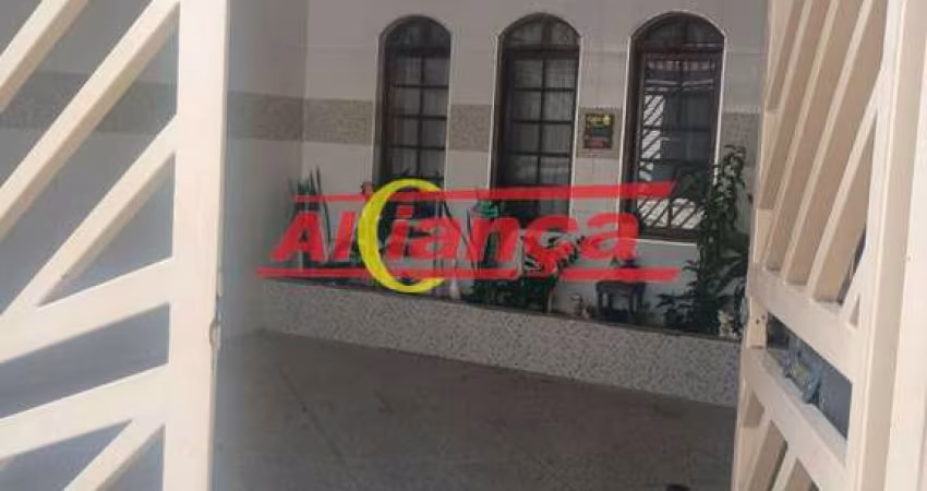 Sobrado para alugar, 4 quartos sendo 1 suíte e 3 vagas, 225m², Parque Continental Ii - R$ 3.200,00