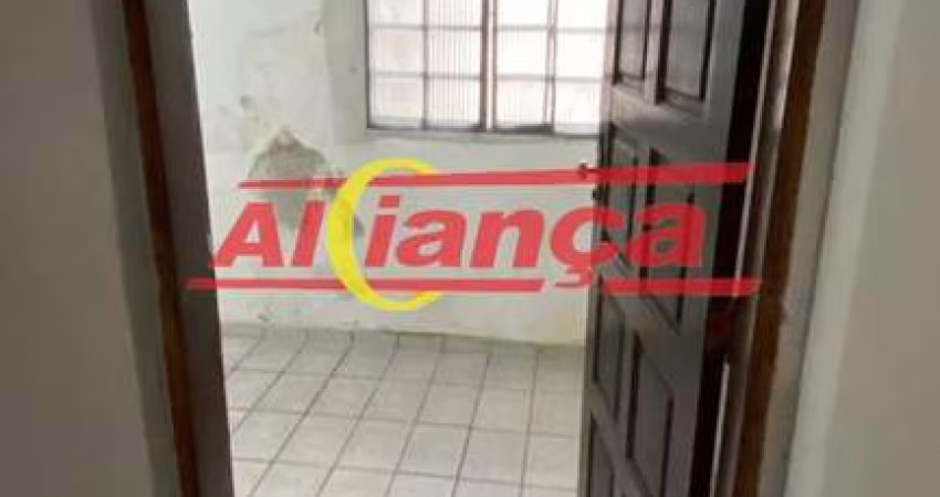 Casa com 1 dormitório para alugar, 60 m² - Jardim Adriana - Guarulhos/SP  POR  1.500,00