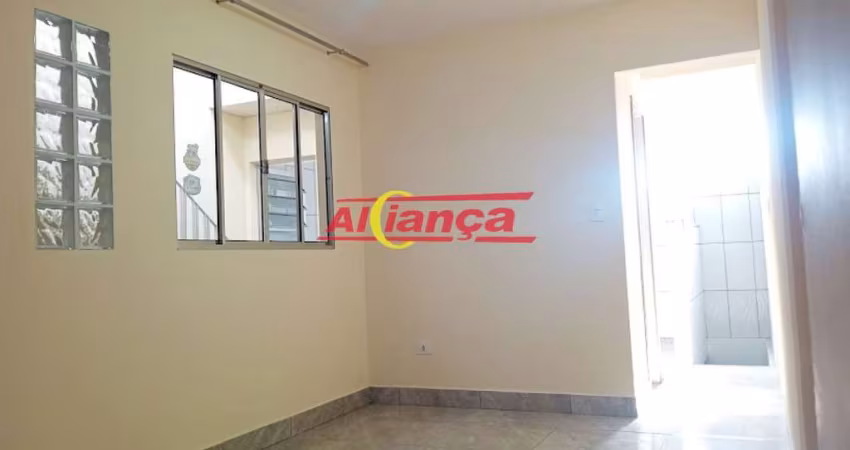 Casa para alugar 2 quartos, sala, cozinha,  Parque Continental Ii - Guarulhos por  R$ 1.300,00