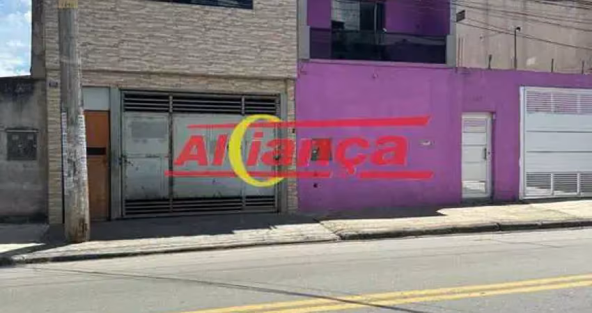 Casa com 4 quartos sendo 1 suíte e 2 vagas de garagem para alugar no jd. são joão - por r$ 2.560,00