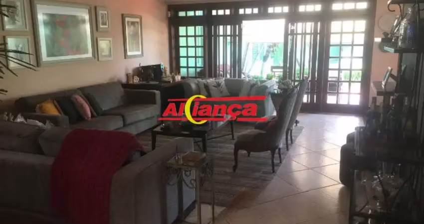 Sobrado para alugar com 3 quartos, sendo 3 suítes, 5 vagas de garagem, Vila Rosália - Guarulhos