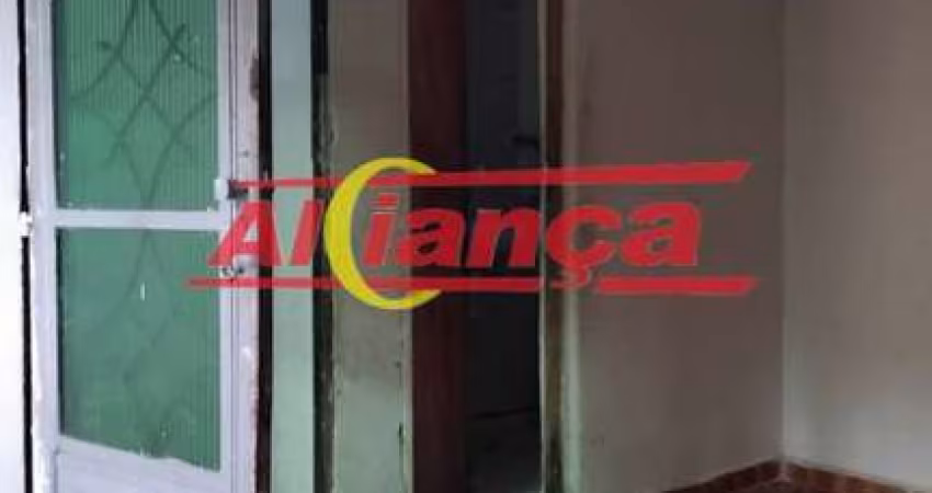 Casa com 1 quarto, sala e cozinha estilo americano, 01 vaga, Parque  Jurema - Por R$ 1.000,00