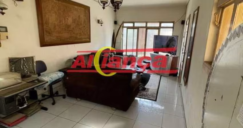 Sobrado com 3 quartos sendo 1 suíte para alugar,  340m² - Vila Galvão - Guarulhos/SP por R$4.800,00
