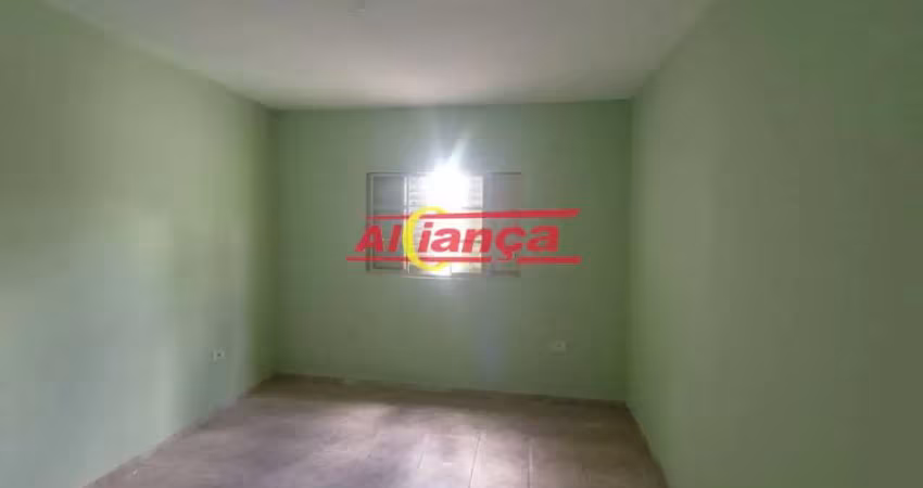 Casa para alugar com 1 quarto, sala, cozinha, 1 vaga de garagem Taboão - Guarulhos  por R$: 1.400,00