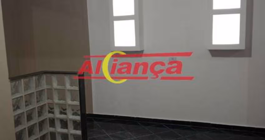 Casa individual para alugar com 2 quartos, 1 vaga - Pq. Jurema - Guarulhos  por R$: 2.800,00