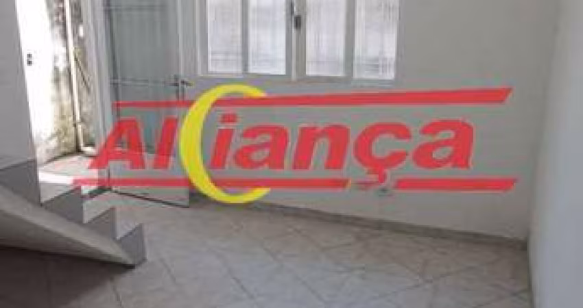 Casa para alugar com 2 quartos, sala, cozinha - Pq.Continental - Guarulhos  por R$: 1.150,00