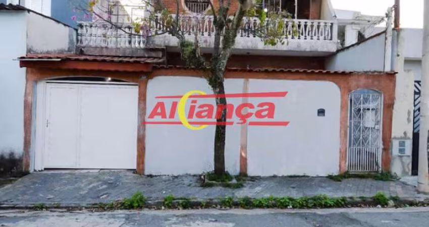 Sobrado para alugar, 3 quartos, sendo 1 suíte e 4 vagas, 189m², Cocaia- Guarulhos por R$3.777,00