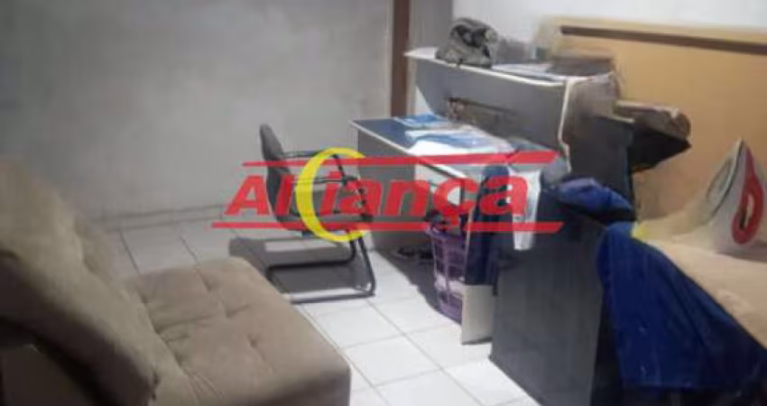 Casa para alugar com 3 quartos, sendo 2 suites, 1 vaga - Pq. Mikail - Guarulhos por R$: 1.400,00