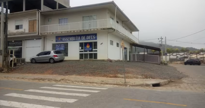 Prédio Com Dois Apartamentos Em Cima
