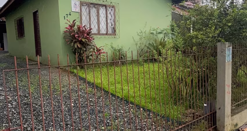 Terreno com Casa à Venda no Bairro Itaum