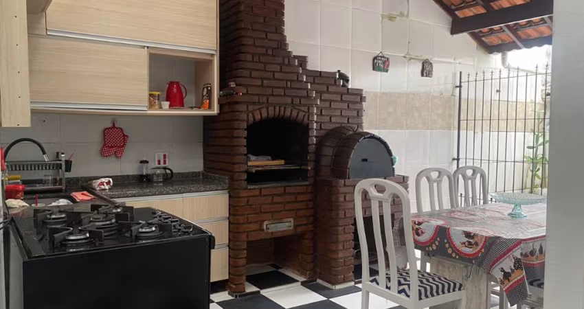 CASA   AVENDA  NA PRAIA GRANDE COM 123 METROS 2 DORMITORIOS 3 VAGAS DE GARAGEM