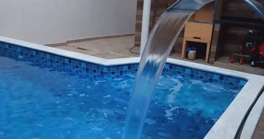 Casa      a  venda    em  itanhaem  com  75 metros    com 2 dormitorios  2 vagas e piscina