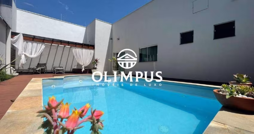 Belíssima casa de 260m² com excelente localização, dispondo de ótimo acabamento.