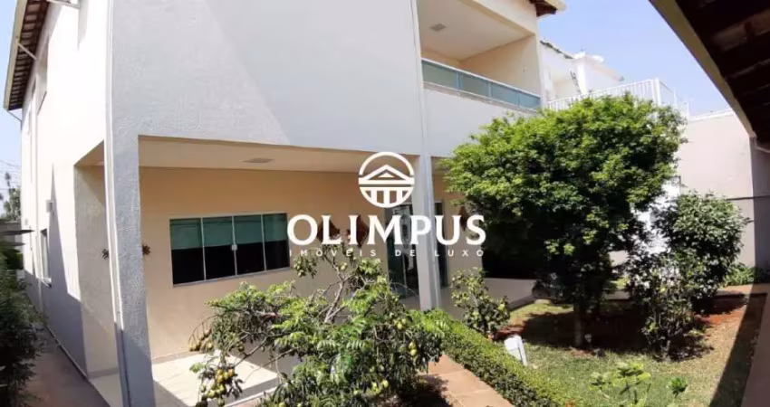 Linda casa de 300m² construída em 2 pavimentos com excelente acabamento.