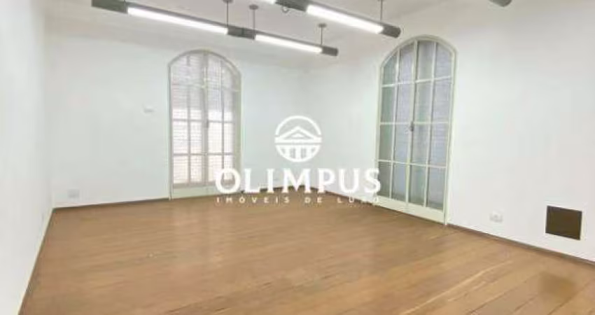 Excelente casa de 500m² de área construída, 683m² de terreno com ótima localização em Uberlândia/MG.
