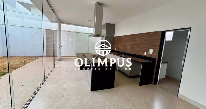 Belíssima casa térrea de 220m² localizada no Condomínio Fechado Splendido.