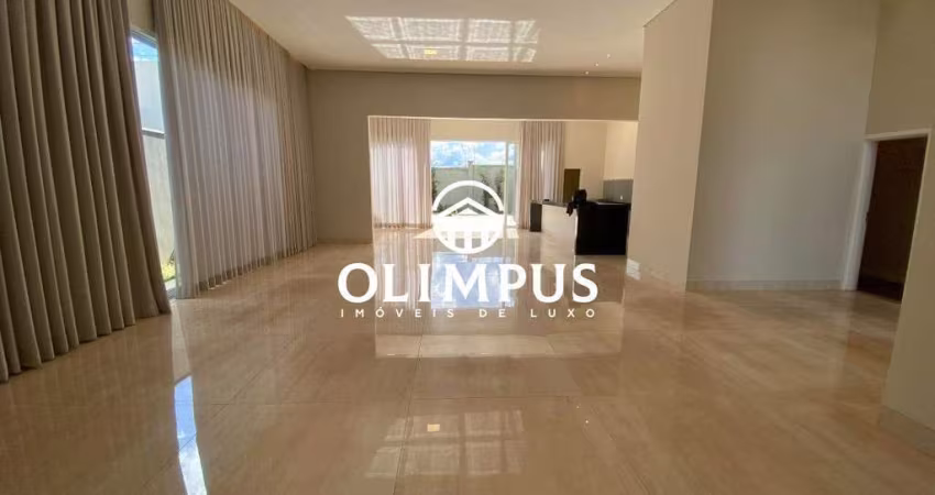Linda casa em condomínio de alto padrão com 360m², disponível para locação - Uberlândia/MG