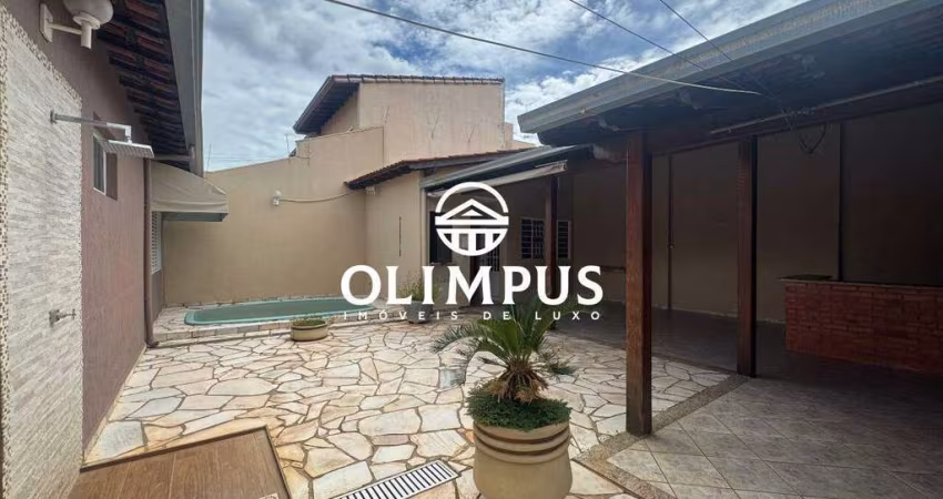 Excelente Casa Térrea no Bairro Santa Monica com aproximadamente 270m²