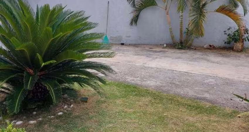 Casa - 3 dormitorios(sendo 1 suíte), WC. Social, Sala 2 ambientes com pé direito alto, Cozinha planejada, Área gourmet com churrasqueira, Piscina, Lavanderia, 4 Vagas de garagem. Rua sem saída e tranq