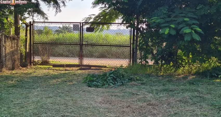 Chácara - em condomínio com a/t. 7.200,00m² e a/c. 60,00m² 1 dormitorio, wc. social, sala, cozinha, deposito e várias vagas de garagem. excelente localização e tranquilidade.