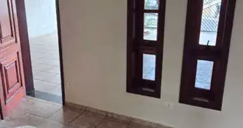 Sobrado - venda ou locação piso superior 3 suites, mezanino, escritório, sacada. piso inferior hall de entrada, sala de estar, sala de jantar, lavabo, 2 dormitorios, wc., cozinha planejada, despensa, 