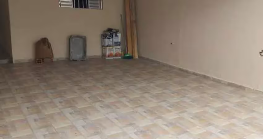 Vende casa com 2 dormitórios (sendo 1 suíte), wc. social, sala, cozinha, a.s., 2 vagas de garagem coberta. ótima localização.