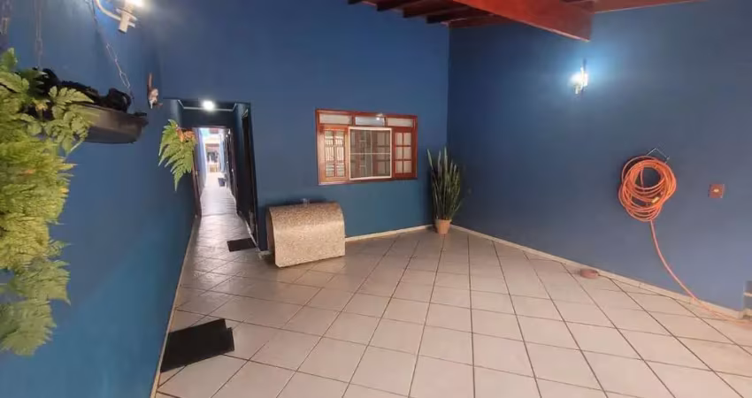Casa com 2 dormitórios, wc. social, sala de estar e de jantar integradas, cozinha, área gourmet, a.s., 2 vagas de garagem coberta.  apenas uma rua acima da avenida conceição, perto de supermercados, f
