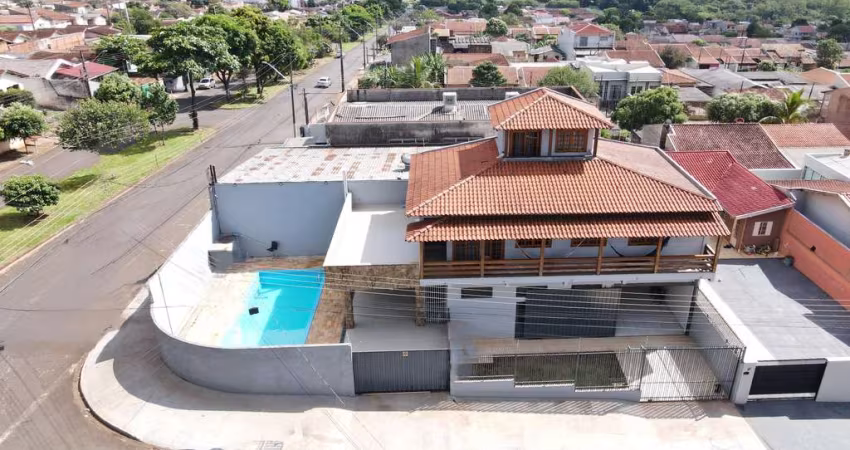 Excelente Sobrado à venda -Aquilles Sthengel