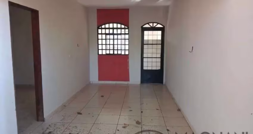 Casa em lote comercial, de esquina no parque das grevíleas